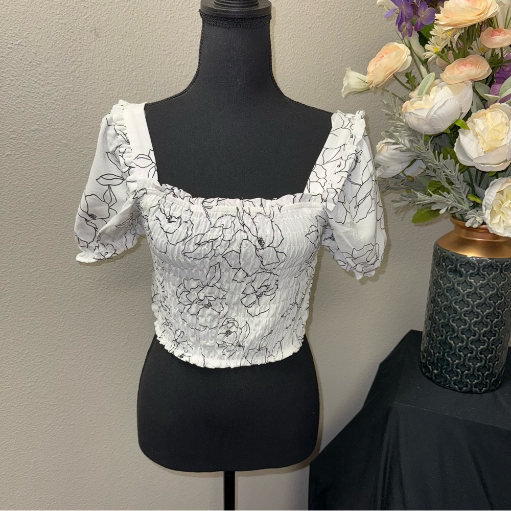Monteau LA Smocked Puff Sleeve Crop Top White Floral Cottagecore